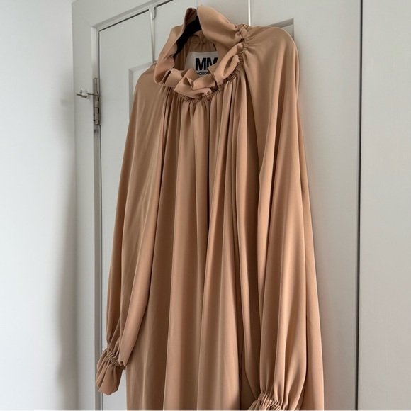 Maison Margiela MM6 tan off-the-shoulder knee-length oversized dress - One size - Picture 7 of 8